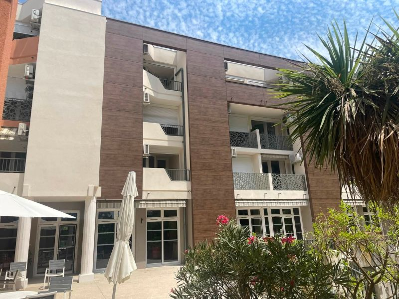 Résidence autonomie du Ronquet à Sorgues — bardage HPL Trespa imitation bois posé par Indigo Bâtiment
