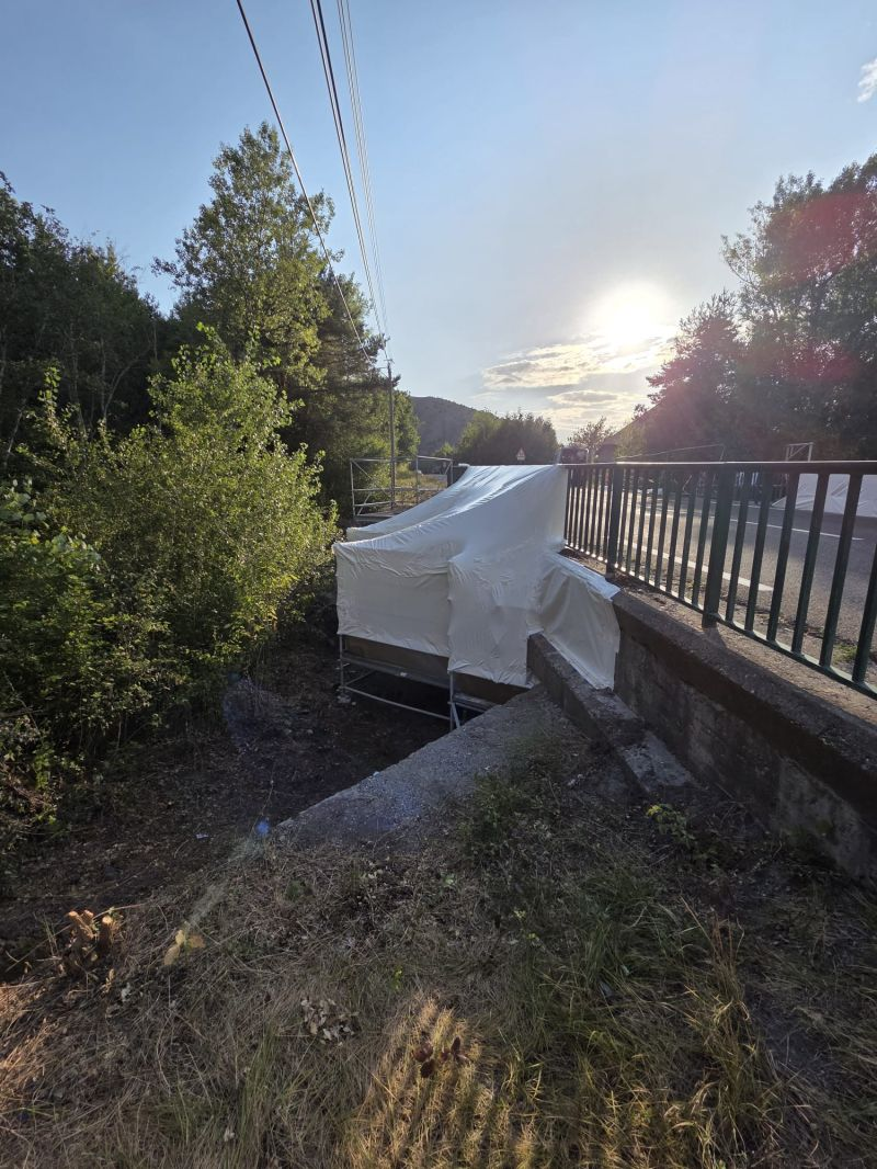 Confinement du tablier métallique du Pont du Biaret à Savines-le-Lac, en bord de RD954